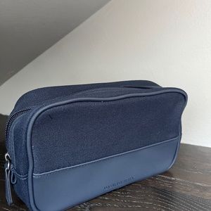 Burberry Men’s/Women’s toiletry bag